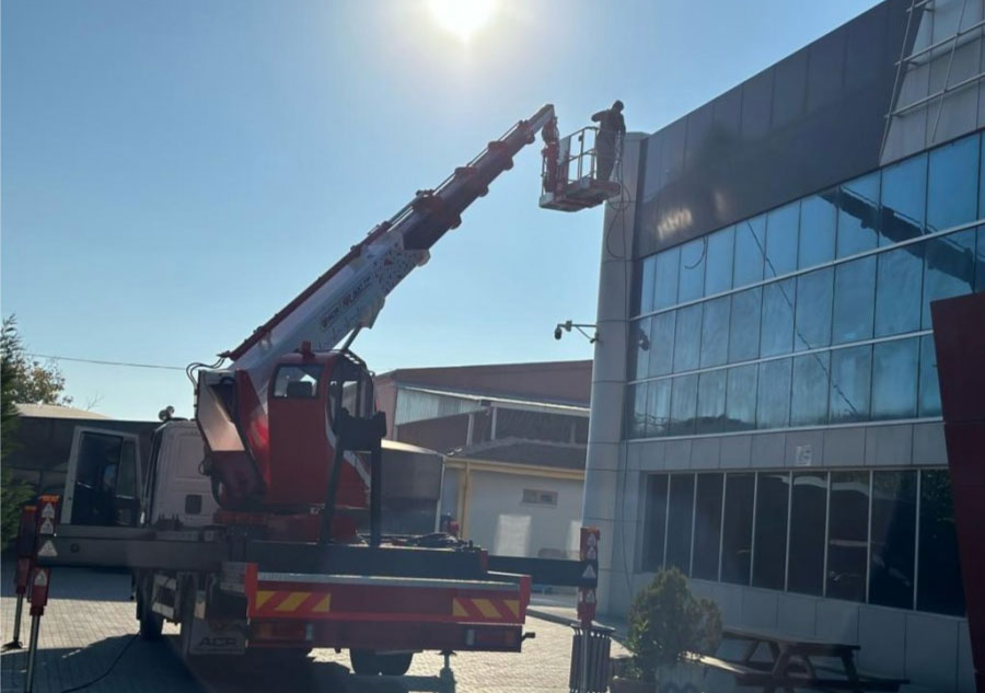 Vinç ile Dış Cephe Bakımı