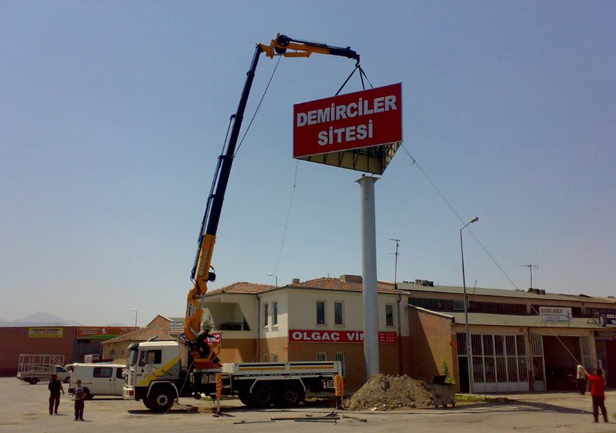 Vinç ile Totem Tabela Montajı